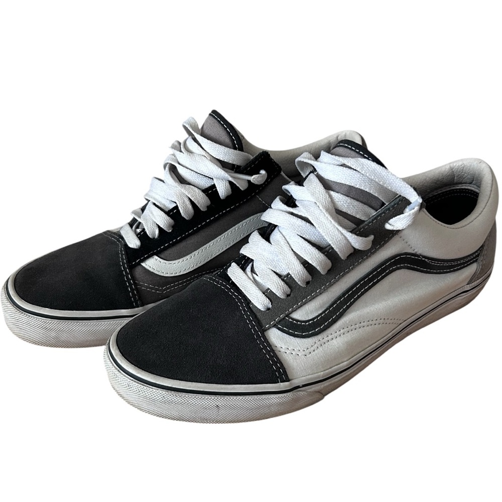 Vans • Classic Sneakers